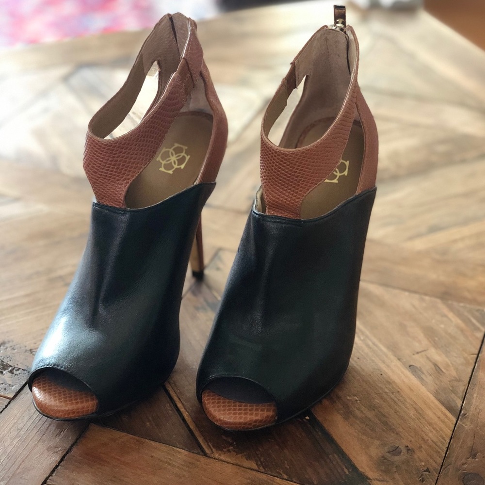 Anne Taylor Black and Brown PeepToe Heels